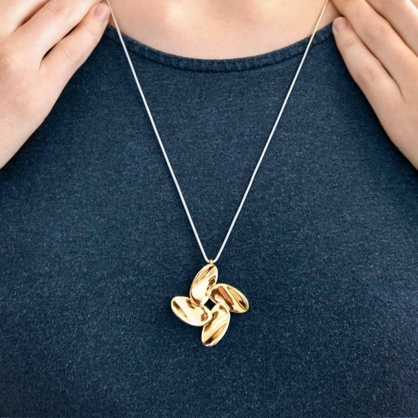 wesen pendant